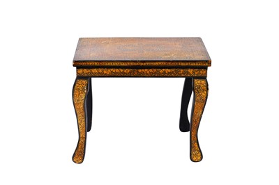 Lot 232 - A GILT AND LACQUERED WOODEN LOW SIDE TABLE