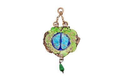 Lot 120 - AN INDIAN DEVOTIONAL WHITE METAL ENAMELLED PENDANT WITH SHRI NATH JI INVOCATION