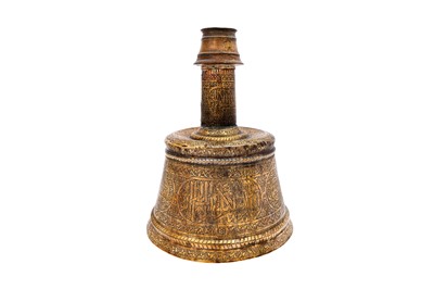 Lot 365 - AN IMPRESSIVE LARGE MAMLUK ENGRAVED BRASS CANDLESTICK WITH THE SCRIBE INSIGNIA