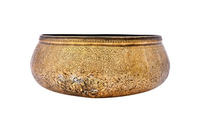 Lot 368 - A LARGE ENGRAVED BRASS MAMLUK BOWL WITH THE CUPBEARER INSIGNIA