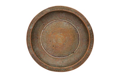 Lot 367 - AN ENGRAVED TINNED COPPER MAMLUK CHARGER WITH THE SCRIBE INSIGNIA