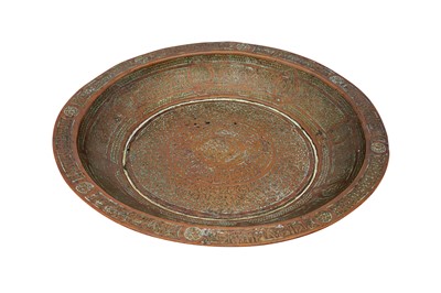 Lot 367 - AN ENGRAVED TINNED COPPER MAMLUK CHARGER WITH THE SCRIBE INSIGNIA