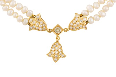 Lot 81 - A DIAMOND AND PEARL PENDANT NECKLACE