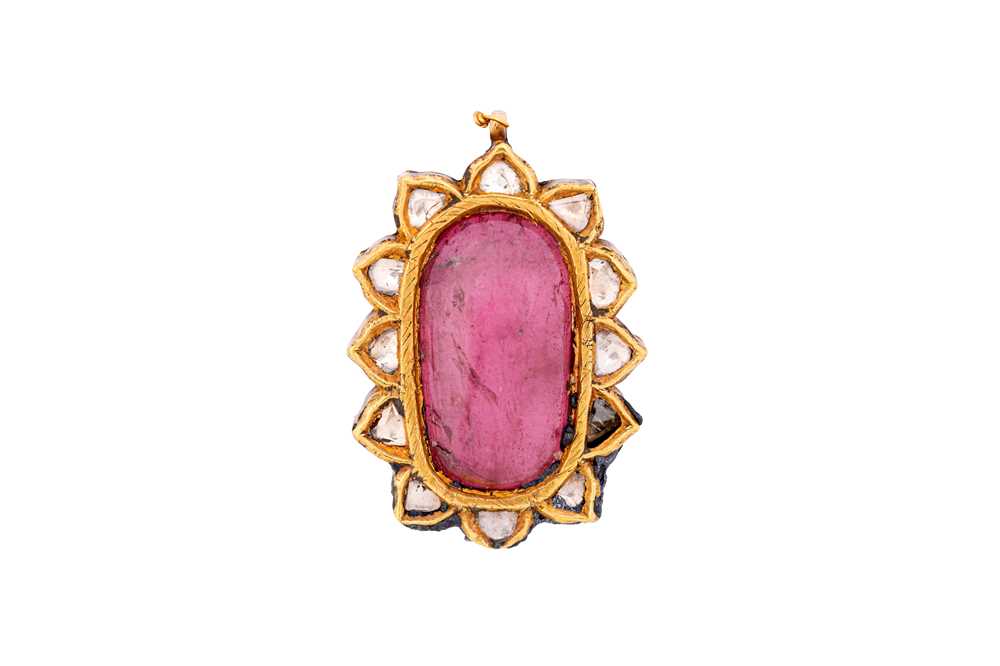 Lot 266 - AN INDIAN GOLD KUNDAN-SET PINK TOURMALINE FLORAL PENDANT