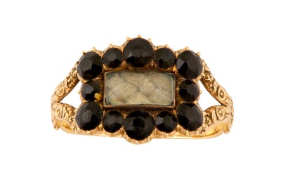 Lot 197 - A MOURNING RING