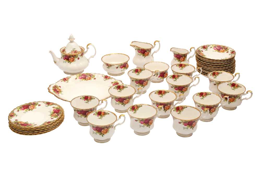 Lot 192 - A ROYAL ALBERT OLD COUNTRY ROSES PATTERN TEA SET