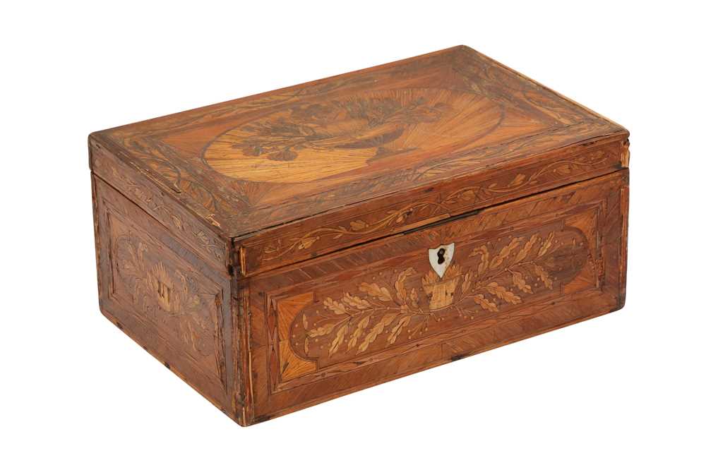 Lot 537 - A NAPOLEONIC PRISONER OF WAR STRAW WORK BOX