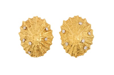 Lot 220 - A PAIR OF DIAMOND EARRINGS