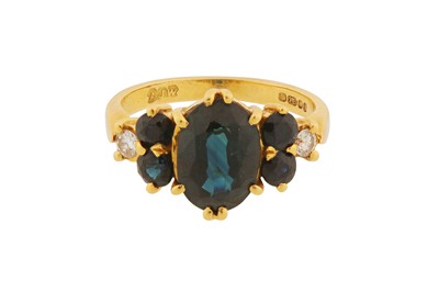 Lot 87 - A SAPPHIRE AND DIAMOND RING