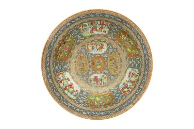 Lot 292 - A LARGE CANTON 'FAMILLE ROSE' PORCELAIN BOWL AND DISH FROM THE ZILL AL-SULTAN'S "BLUE SERVICE"