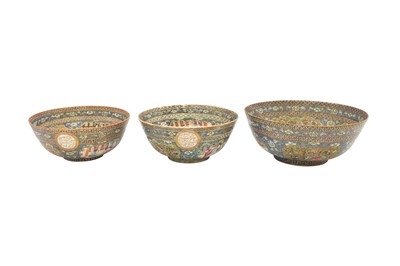 Lot 78 - THREE SMALL CANTON 'FAMILLE ROSE' PORCELAIN BOWLS FROM THE ZILL AL-SULTAN'S "BLUE SERVICE"