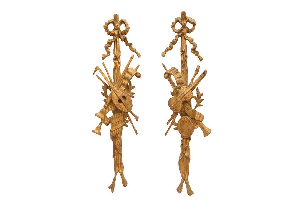 Lot 396 - A PAIR OF ITALIAN CARVED AND GILT WALL CARVINGS