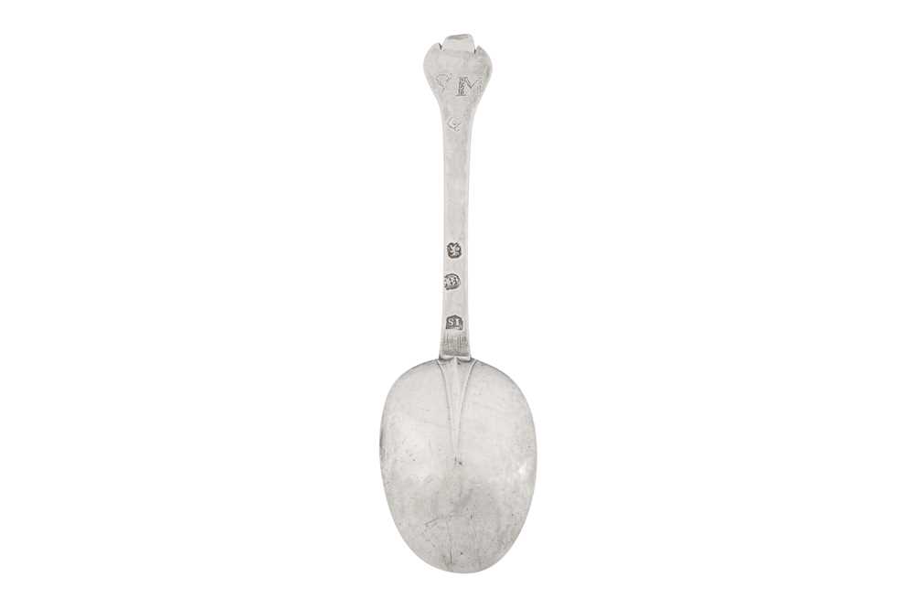 Lot 473 - A Charles II sterling silver spoon, London 1673 by John Smith (free c. 1654, d c. 1690)
