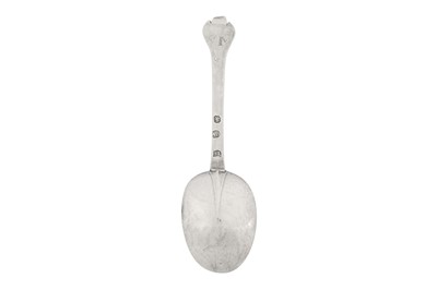 Lot 473 - A Charles II sterling silver spoon, London 1673 by John Smith (free c. 1654, d c. 1690)