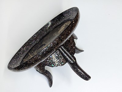 Lot 998 - A JAPANESE LACQUER 'CRUSTACEANS' OFFERING DISH