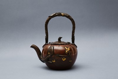 Lot 1007 - A JAPANESE MIXED METAL 'KAKI FRUIT' TEA KETTLE AND COVER