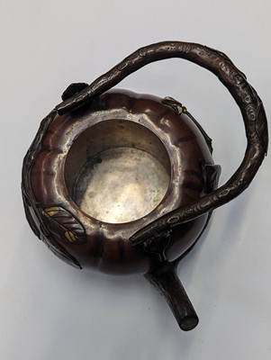 Lot 1007 - A JAPANESE MIXED METAL 'KAKI FRUIT' TEA KETTLE AND COVER