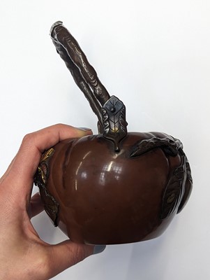 Lot 1007 - A JAPANESE MIXED METAL 'KAKI FRUIT' TEA KETTLE AND COVER