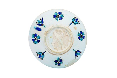 Lot 404 - A SMALL IZNIK-STYLE KUTAHYA POTTERY DISH