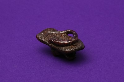 Lot 1021 - A JAPANESE WOOD NETSUKE OF A TOAD ON A SLIPPER