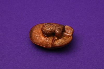 Lot 1024 - A JAPANESE WOOD MUSHROOM GROUP NETSUKE