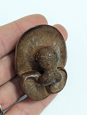 Lot 1024 - A JAPANESE WOOD MUSHROOM GROUP NETSUKE