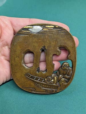 Lot 1019 - A JAPANESE BRONZE 'HOTEI' SWORD GUARD, TSUBA BY HAMANO SHOZUI (1696 – 1769)