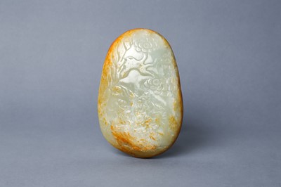 Lot 204 - A CHINESE CELADON AND RUSSET JADE PEBBLE-SHAPED CARVING