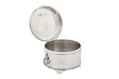 Lot 323 - A George V sterling silver biscuit box, London 1927 by Garrard (Sebastian Garrard)