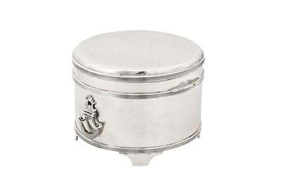 Lot 323 - A George V sterling silver biscuit box, London 1927 by Garrard (Sebastian Garrard)