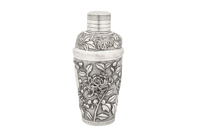 Lot 159 - An early 20th century Chinese export silver cocktail shaker, Shanghai dated 1906 by Xin retailed by Tuck Chang