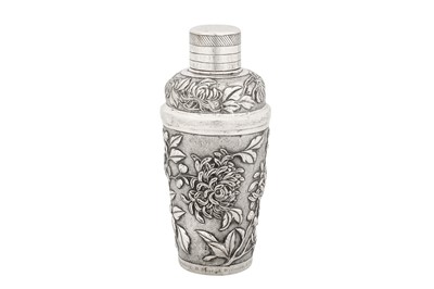 Lot 159 - An early 20th century Chinese export silver cocktail shaker, Shanghai dated 1906 by Xin retailed by Tuck Chang