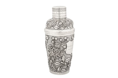 Lot 159 - An early 20th century Chinese export silver cocktail shaker, Shanghai dated 1906 by Xin retailed by Tuck Chang