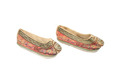Lot 722 - A PAIR OF CHINESE EMBROIDERED SHOES