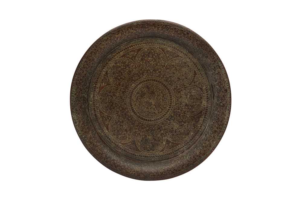 Lot 252 - AN INDIAN COPPER AND SILVER WIRE-INLAID WOODEN DISH