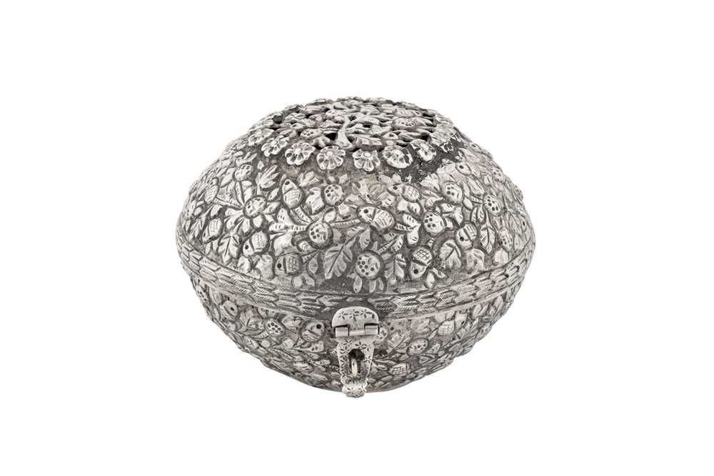 Lot 170 - A late 19th / early 20th century Ottoman Turkish silver box, Tughra of Sultan Abdul Hamid II (1876-1909)