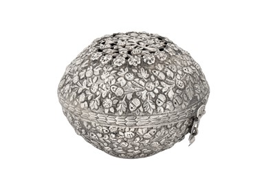 Lot 170 - A late 19th / early 20th century Ottoman Turkish silver box, Tughra of Sultan Abdul Hamid II (1876-1909)