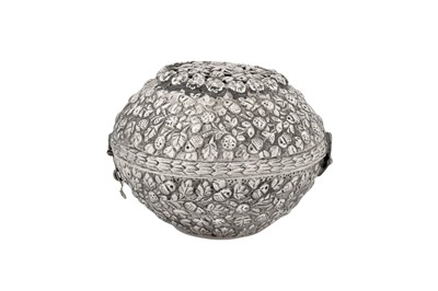 Lot 170 - A late 19th / early 20th century Ottoman Turkish silver box, Tughra of Sultan Abdul Hamid II (1876-1909)