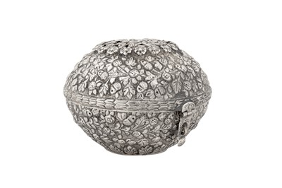 Lot 170 - A late 19th / early 20th century Ottoman Turkish silver box, Tughra of Sultan Abdul Hamid II (1876-1909)
