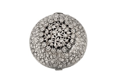 Lot 170 - A late 19th / early 20th century Ottoman Turkish silver box, Tughra of Sultan Abdul Hamid II (1876-1909)