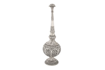 Lot 92 - A late 19th / early 20th century Anglo – Indian unmarked silver rose water sprinkler, Cutch circa 1900
