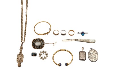 Lot 12 - A GROUP OF GOLD, SILVER, AND COSTUME JEWELLERY
