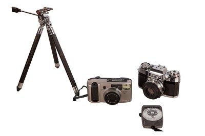 Lot 1106 - A selection of camera equipment.