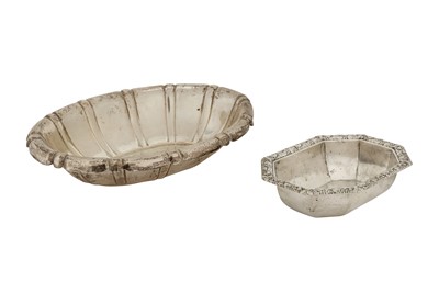 Lot 237 - TWO EARLY 20TH CENTURY GERMAN 800 STANDARD SILVER DISHES