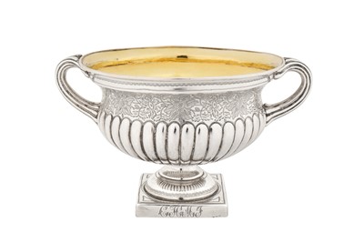 Lot 426 - A George III sterling silver sweetmeat bowl London 1790 by Richard Cook