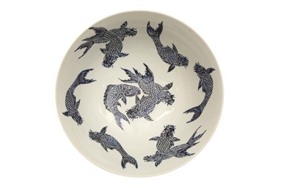 Lot 262 - A CHINESE PORCELAIN 'FISH' BOWL