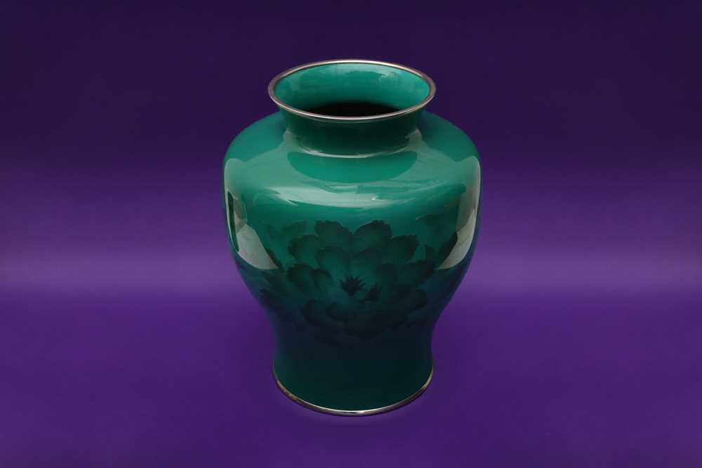Lot 435 - A JAPANESE CLOISONNÉ ENAMEL VASE