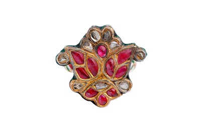 Lot 265 - AN INDIAN POLYCHROME ENAMELLED GEM-SET CHILD'S RING