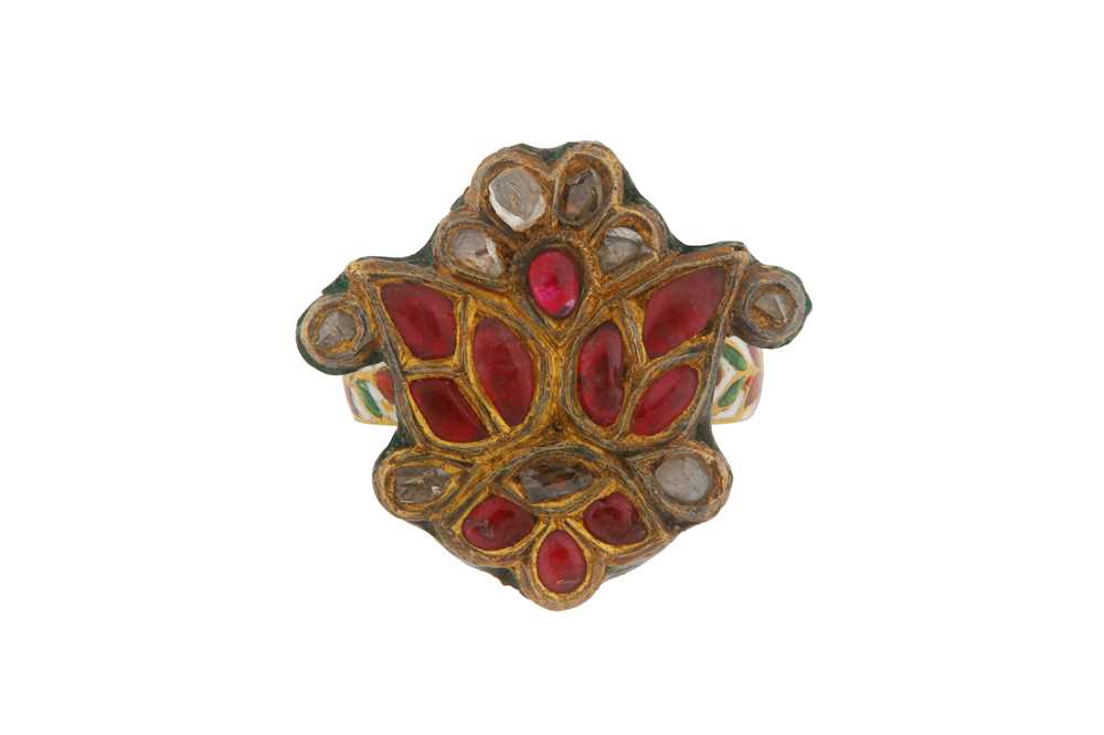 Lot 265 - AN INDIAN POLYCHROME ENAMELLED GEM-SET CHILD'S RING