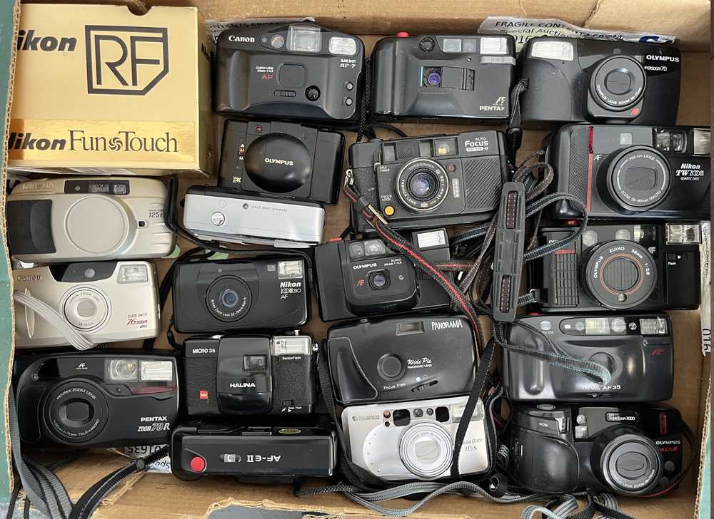 Camera Clickedf Box Lot 1002 - A Box of Around 20 Compact Cameras.
